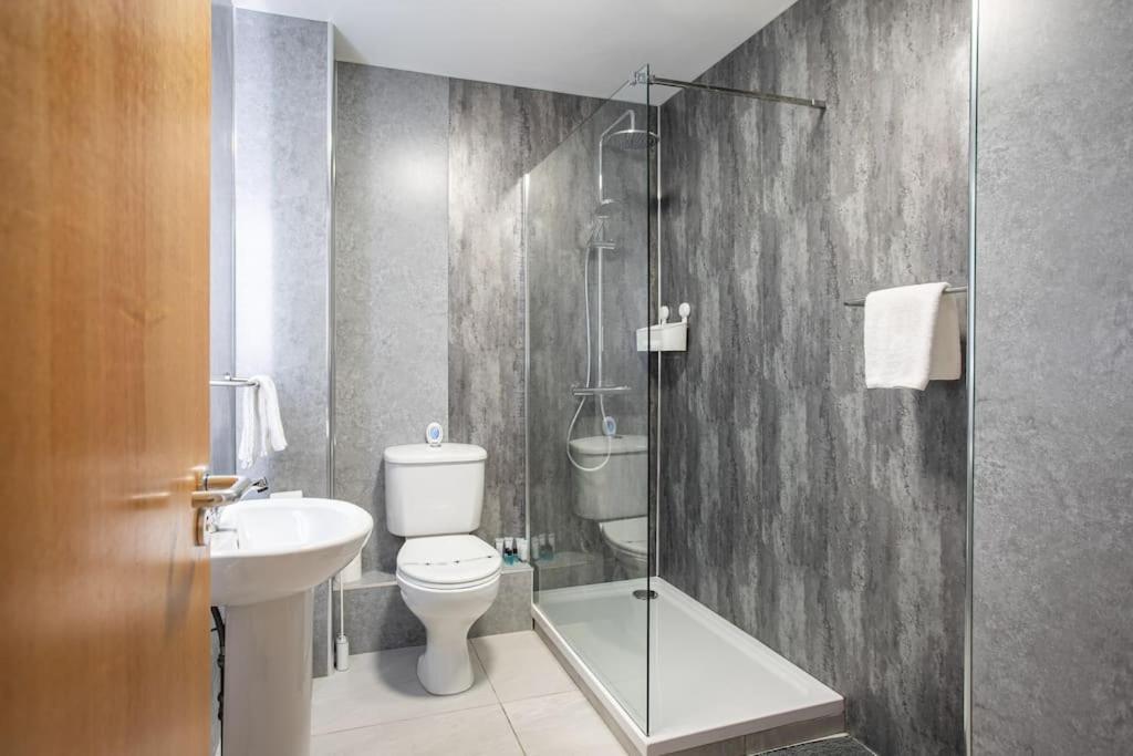 5* Ultra Luxury, Great Views, Underground Parking Apartment Belfast Exterior photo